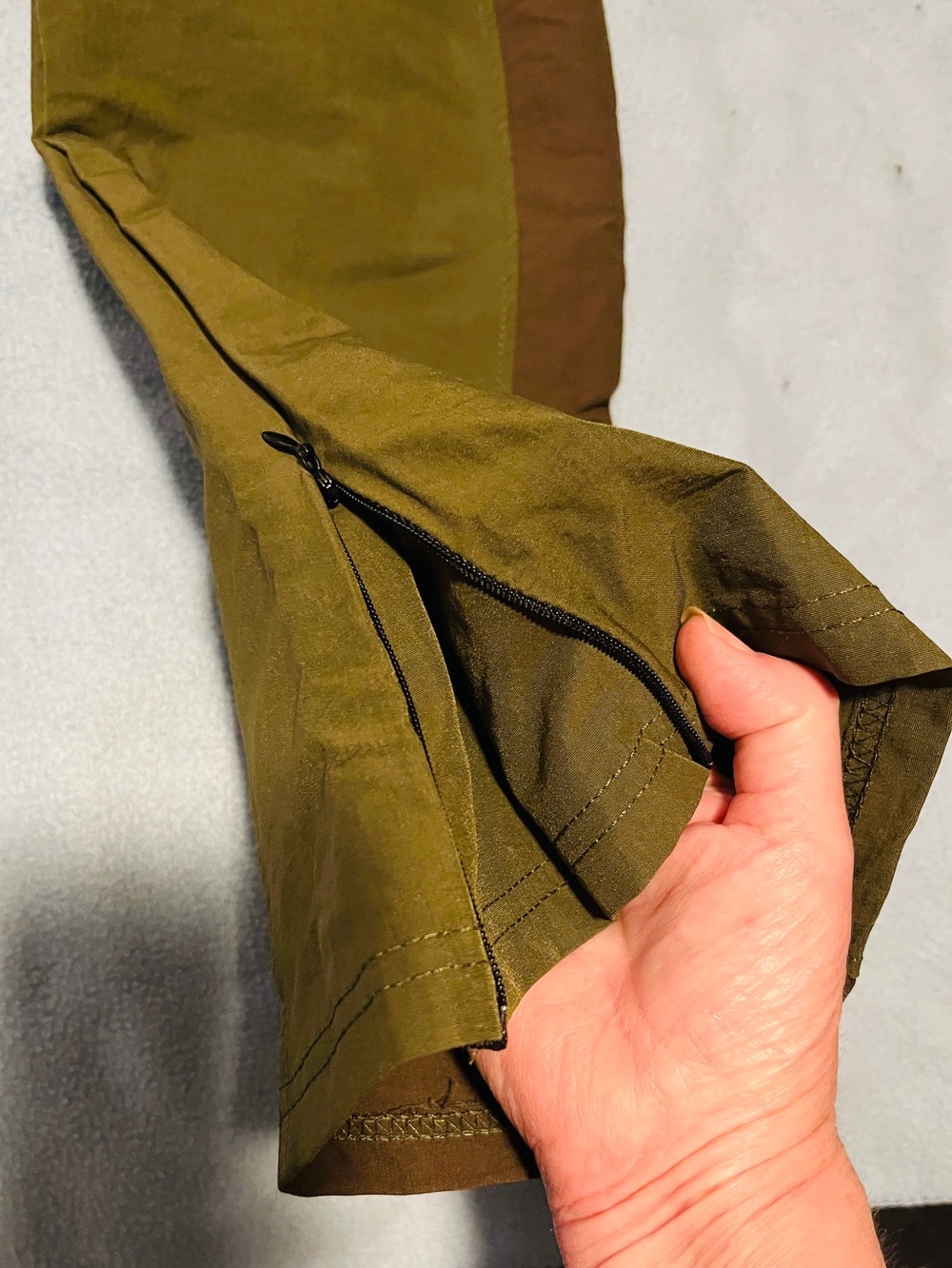 Motive NWT Men's Olive & Orange Contrast Utility Joggers - Picture 8 of 8